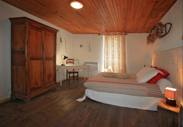 Le Gite Des Faucons Esterno foto